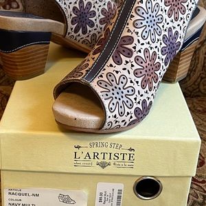 L’ARTISTE Slingbacks in Floral Multi